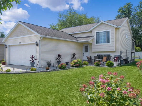5969 Clearstream Dr SE, Kentwood, MI 49548