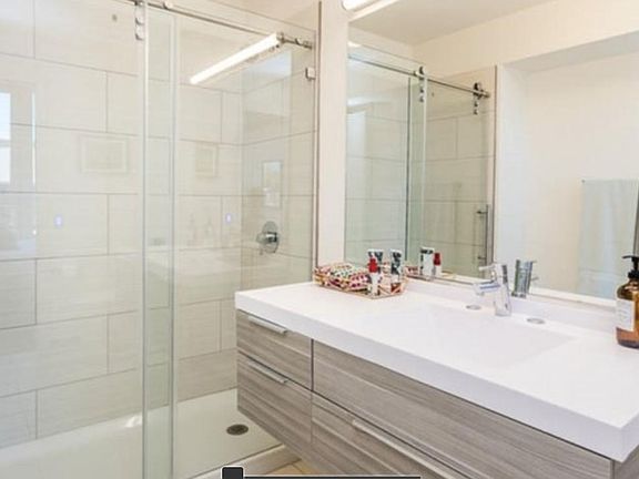 2nd image of 1918 N Milwaukee Ave #607