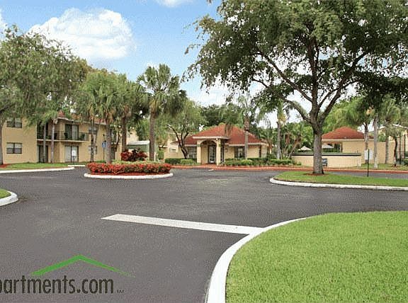 5th image of 4663 NW 58th Ct