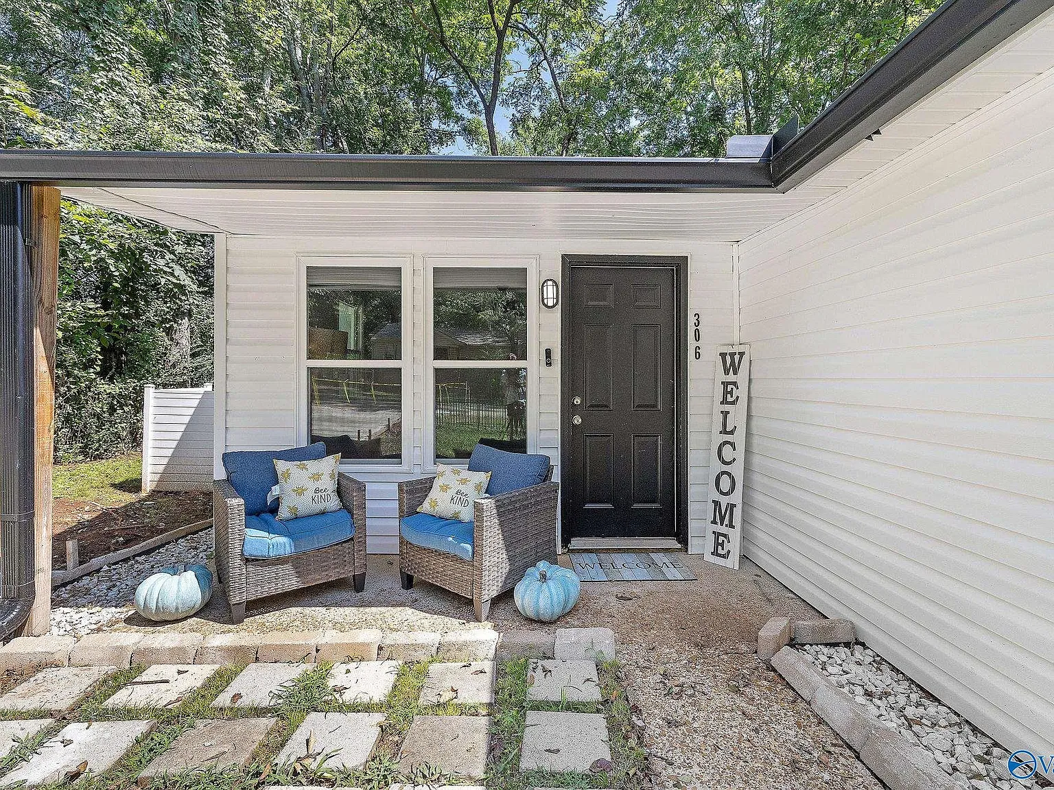1 bed, 1.0 bath, 670 sqft, $1,200 — Photo 2