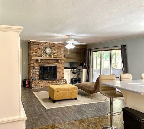 2nd image of 2415 Meadowbrook Dr