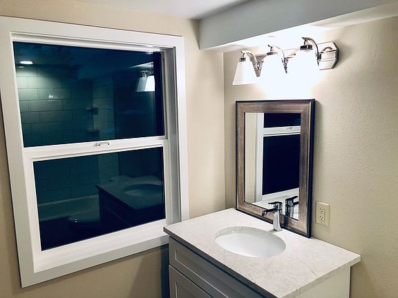 4th image of 400 N Holladay Dr APT 1
