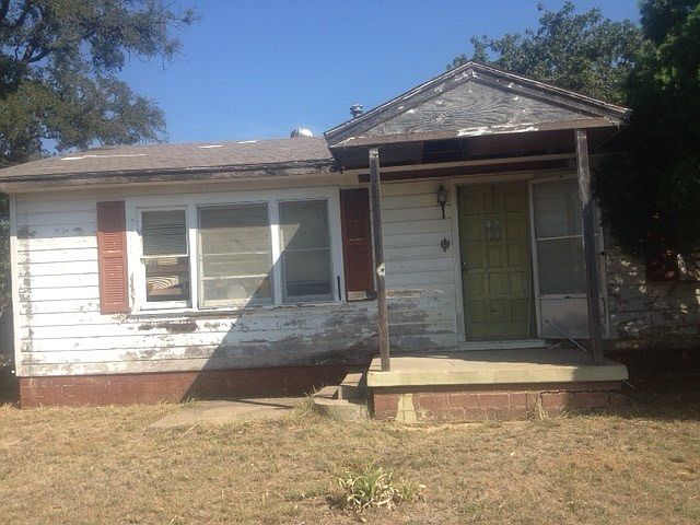 1st image of 403 SE 15th St