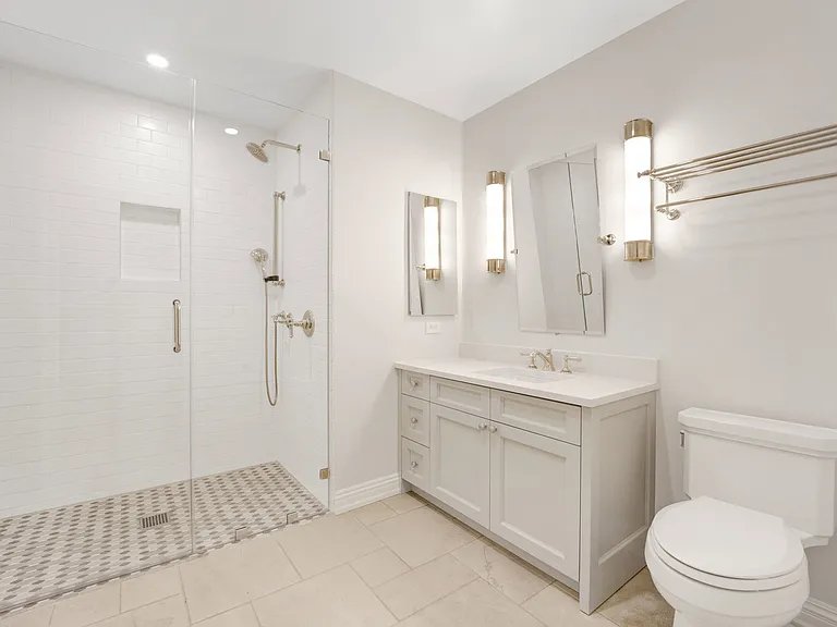 105 W Chestnut St #105 — Photo 12