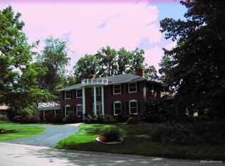 5961 Oakland Valley Dr, Rochester, MI 48306