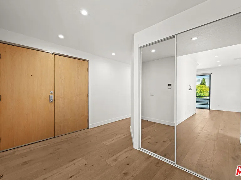 106 N Croft Ave #301 — Photo 3