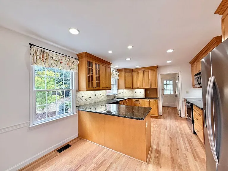 5017 Sandlewood Dr — Photo 9