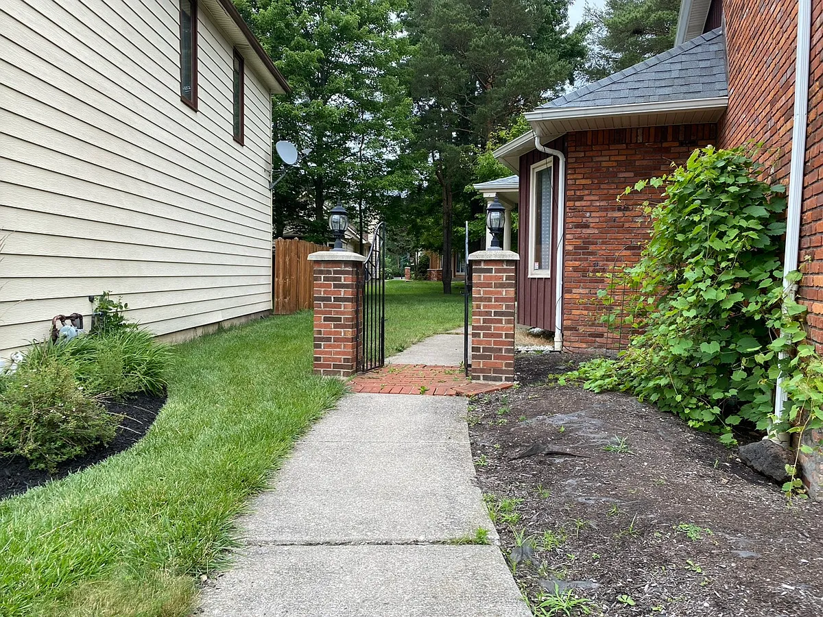 Building Photo - 6015 Whitegate Xing