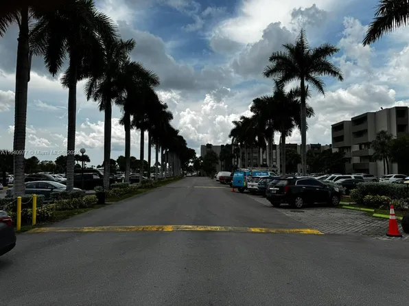 10090 NW 80th Ct APT 1230, Hialeah Gardens, FL 33016