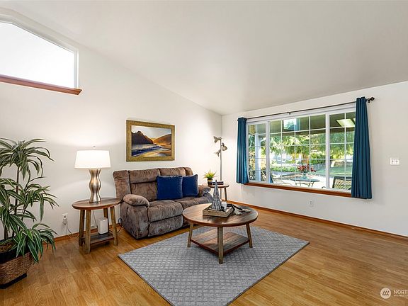 5th image of 3418 NE Cromwell Street