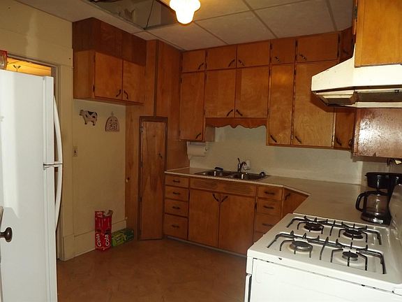 2nd image of 319 W 10th St