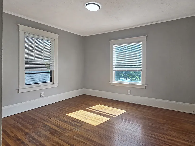 631 Paris Ave SE — Photo 10