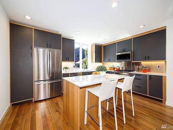 4th image of 2314 Thorndyke Ave W #B