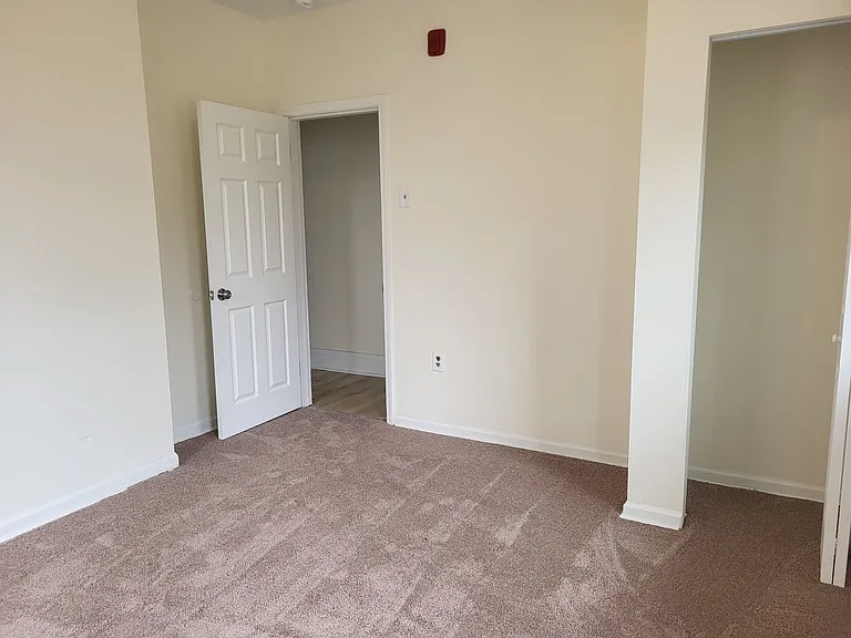 225 Park Avenue — Photo 5