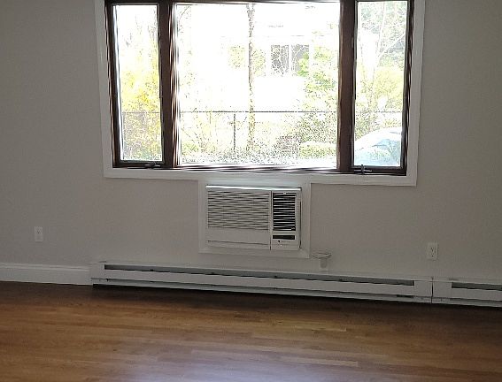 3rd image of 52 Dawn St Unit 52