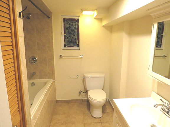 3rd image of 212 Maplecrest Dr S Floor 1
