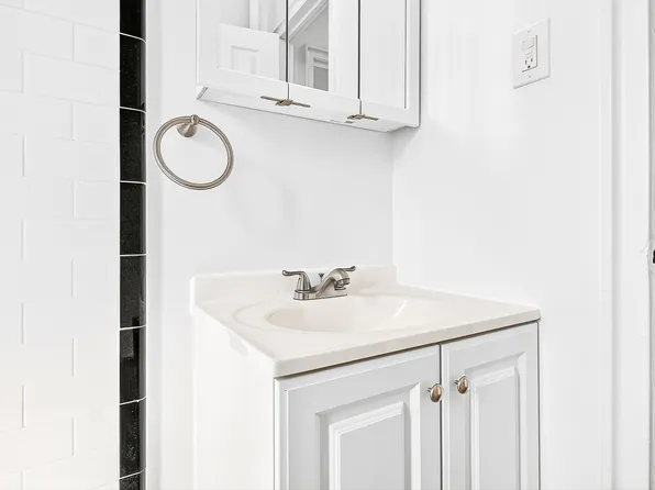 190 East Mosholu Parkway South image 34 of 36