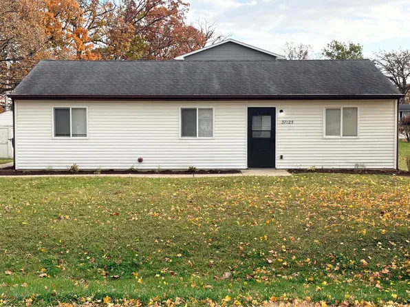 37125 N Summerfield Dr, Lake Villa, IL 60046