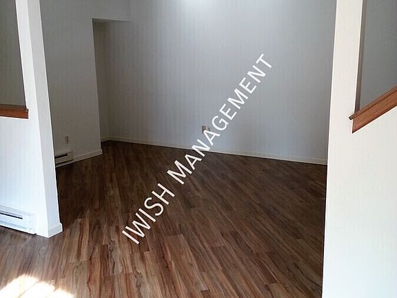 4th image of W246N6671 Champeny Ct #6671