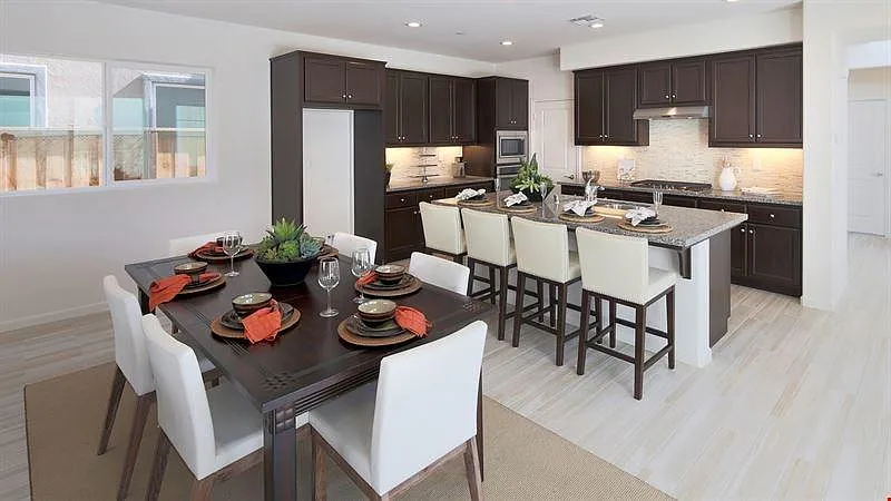 4 bed, 3005 sqft, $3,750 — Photo 4