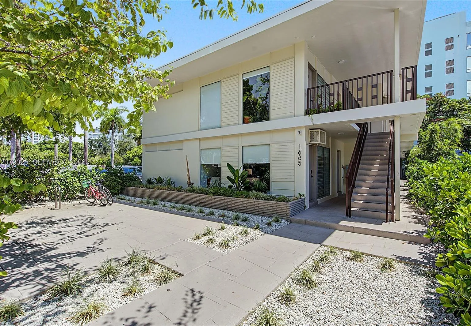 1685 Jefferson Ave — Photo 1