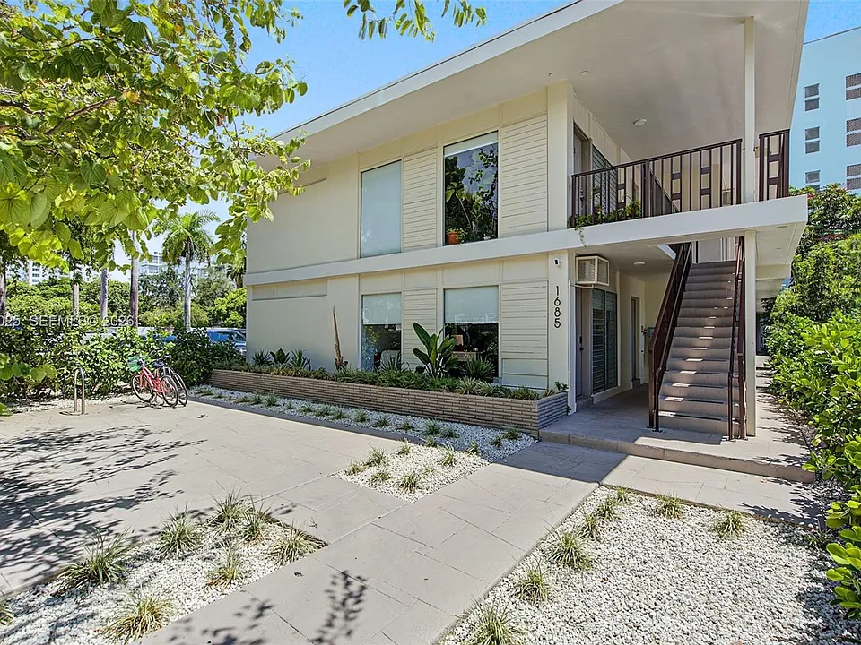1685 Jefferson Ave #16