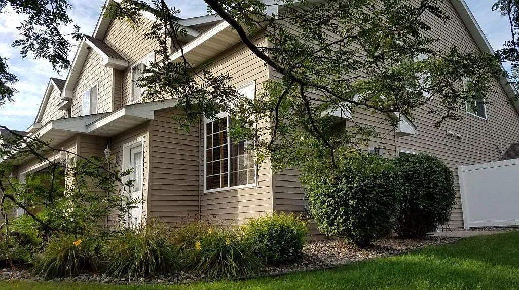 3 bed, 1463 sqft, $2,000 — Photo 2