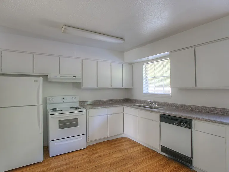 Oaks of Baytown Apartments — Photo 8
