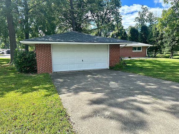3rd image of 15 Ferndale Ct