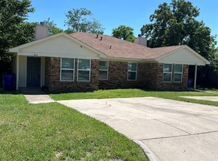 800 & 802 Woodland Ct, Kennedale, TX 76060