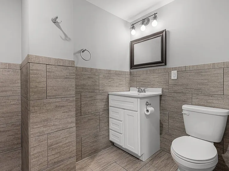 2111 Menard St #2N — Photo 15