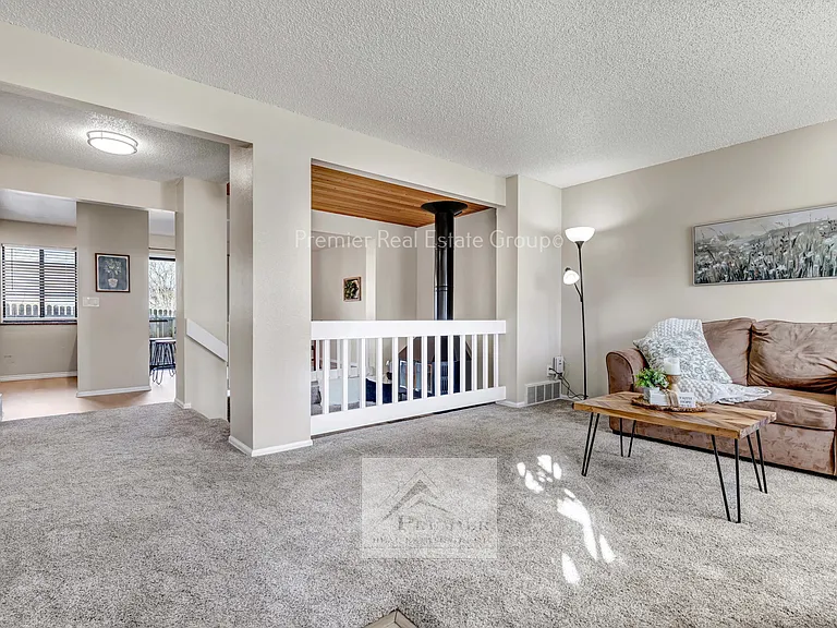 806 London Green Way — Photo 4