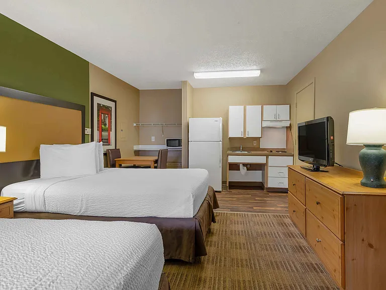 Studio Suite - 2 Full Beds
