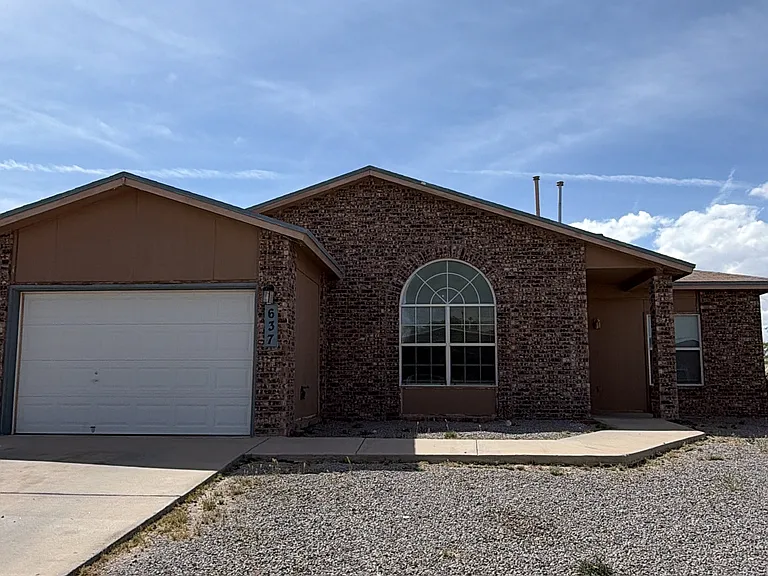 637 Villa Victoria Pl — Photo 1