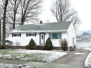 30109 Vineyard Rd, Willowick, OH 44095