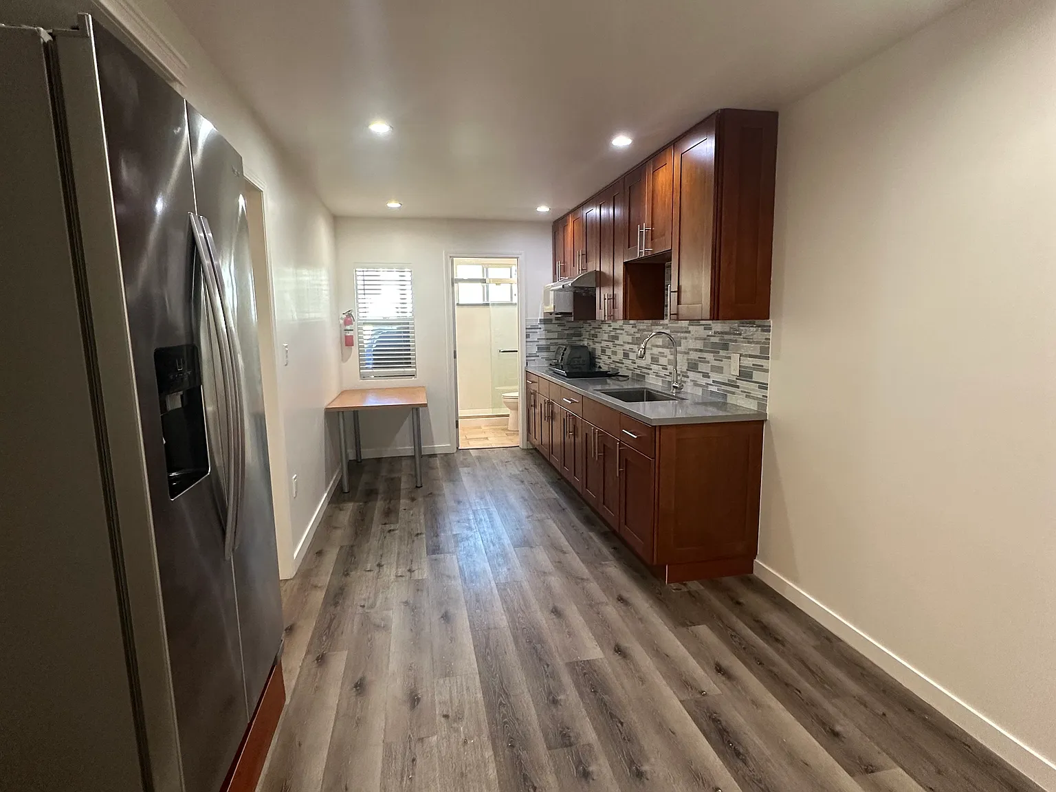 2 bed, 2.0 bath, 650 sqft, $4,000 — Photo 4
