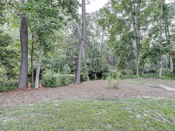4th image of 70 Timber Ln