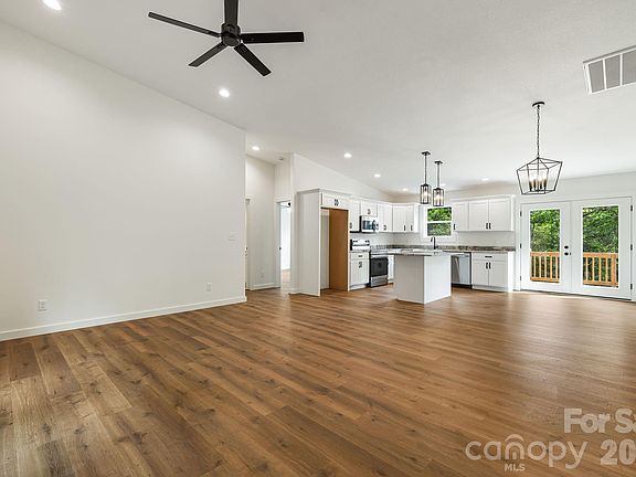 4th image of 69 Quiet Woods Dr