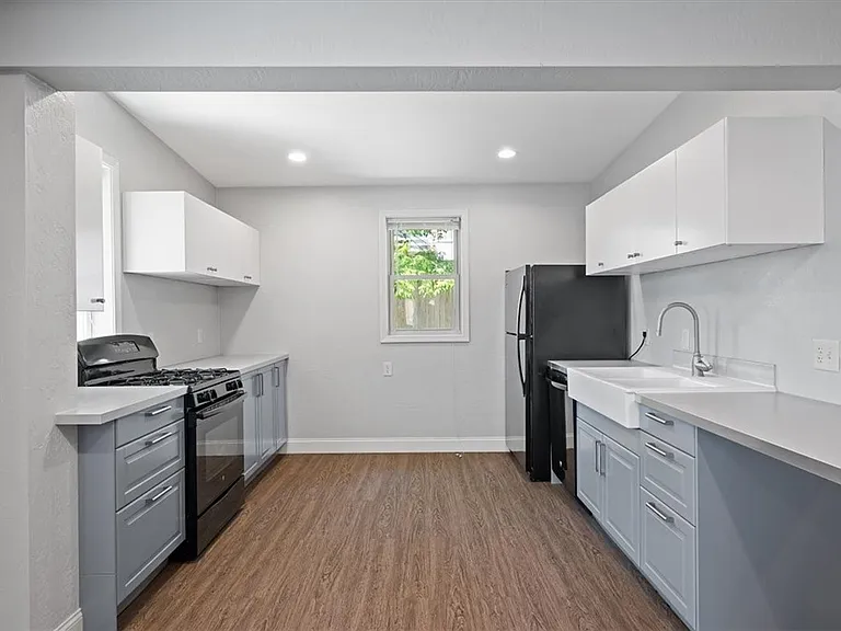 38 Pasadena St — Photo 8