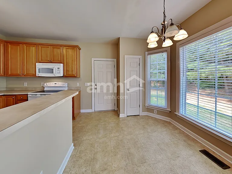 56 Locket Dr — Photo 4