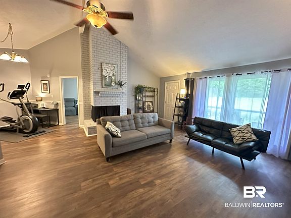 4th image of 124 Lake Forest Blvd