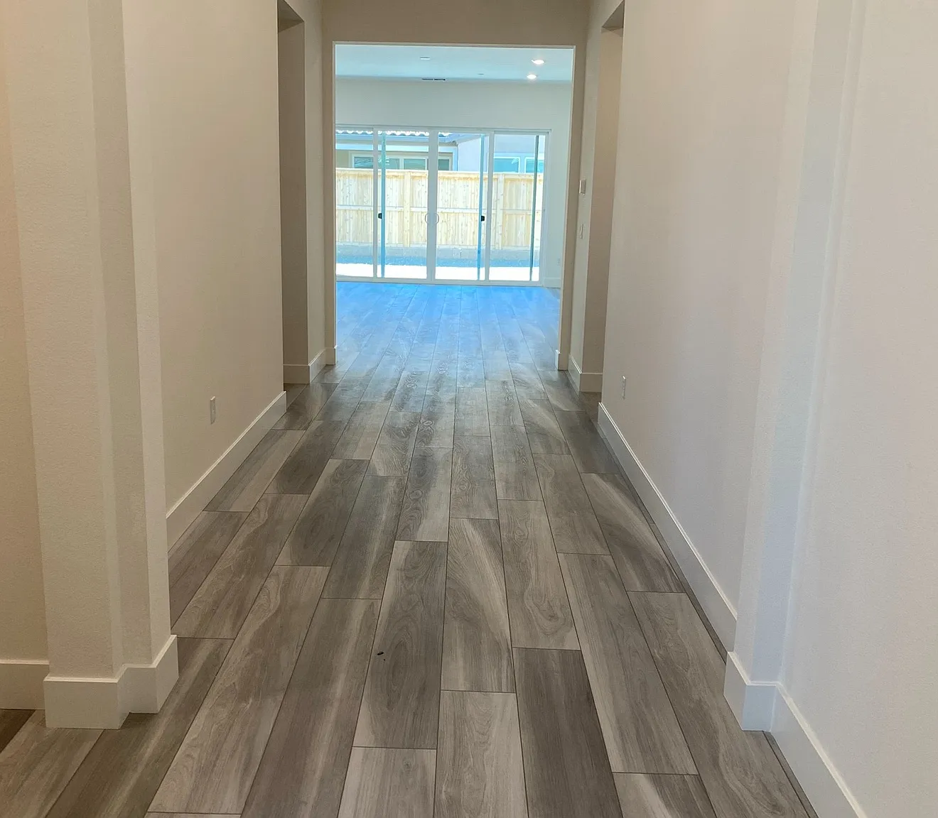 3 bed, 2.5 bath, 2630 sqft, $3,999 — Photo 3