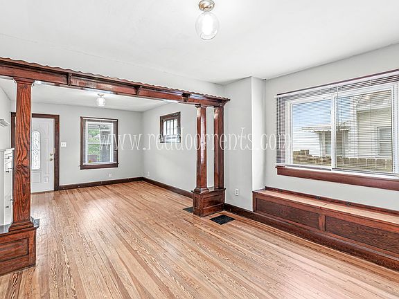 4th image of 942 E Tabor St