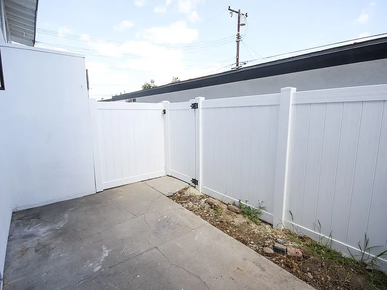 2709 S Baker St — Photo 21