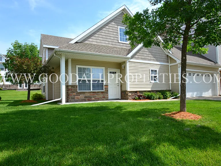 15207 Townsend Ave — Photo 1