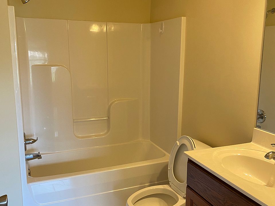 1st image of 1700 New Castle Dr NE #1704