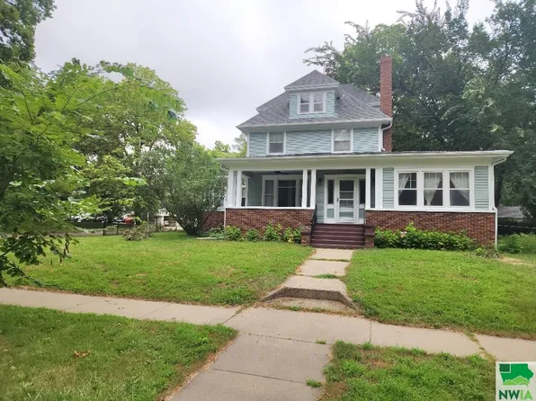 123 N Willow St, Vermillion, SD 57069