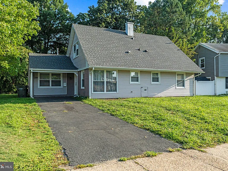 124 Pennypacker Dr — Photo 1