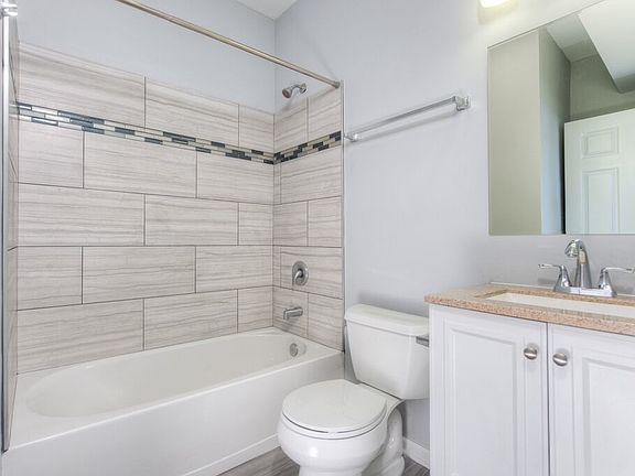 5th image of 1420 W Blackhawk St APT 3