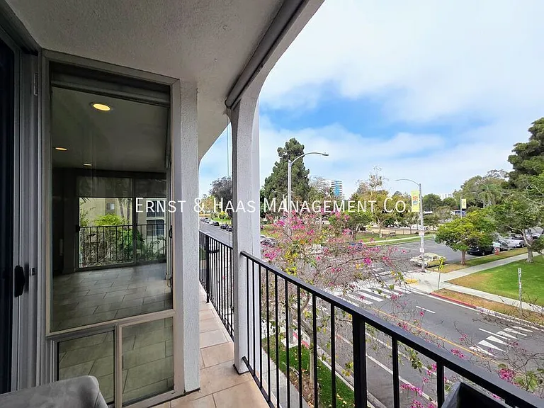 2101 E 2nd St #301 — Photo 17